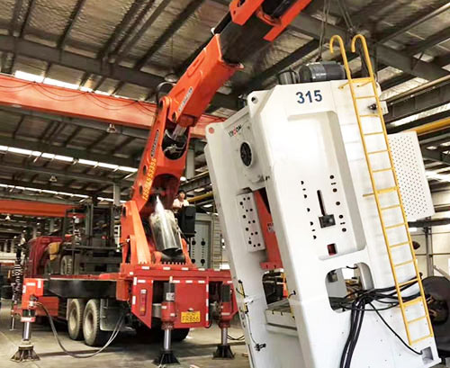 老新镇附近随车吊出租，轻松解决运输难题