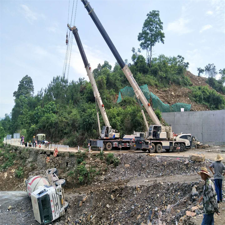 老新镇汽车掉沟里叫吊车救援要多少钱